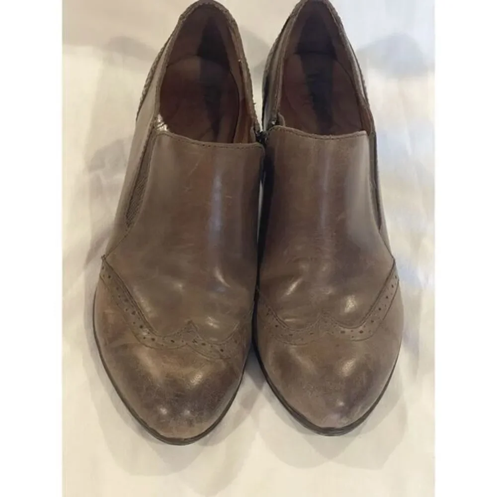 Born Women's Booties Sz 7.5 Brown Leather Wingtip Western Stacked Heel Pumps Zip